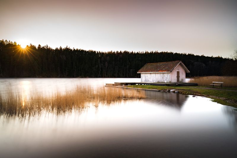 пейзаж, длинная выдержка, озеро, закат, лодочный домик Лодочный домик фото превью