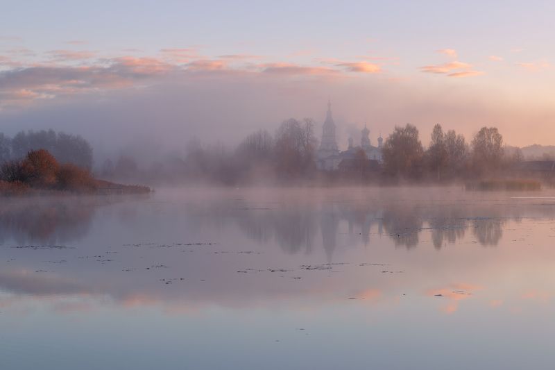 утро октябрь река туман церковь Тихое туманное утро фото превью
