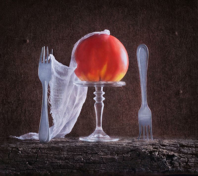 натюрморт, помидор, вилки Сезон сдачи помидоров  фото превью
