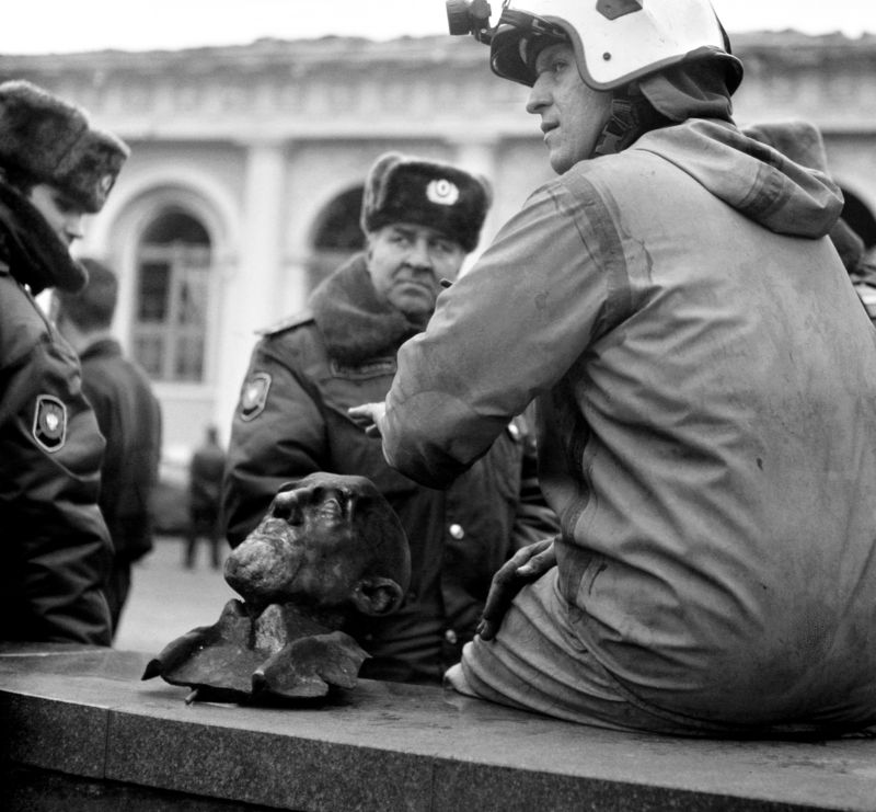 фигурант, погорелец, пожар в Манеже, милиционеры, диггер, химзащита, голова, Москва Фигурант фото превью