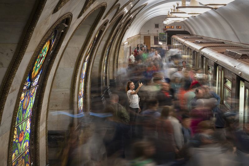 СЕЛФИ, SELFIE, метро, Новослободская, длинная выдержка, Ашот Григорян фотограф СЕЛФИ. SELFIE. фото превью