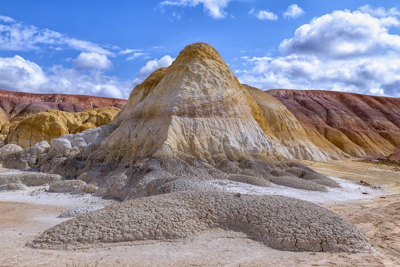 Пейзаж, Казахстан, пустыня, горы, меловые горы, небо, песок, глина, структура, рельеф, геология, мел, Улытау Гора-кит фото превью