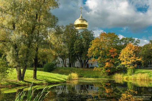 Осенний Фермский парк. Собор Феодоровской иконы Божией Матери