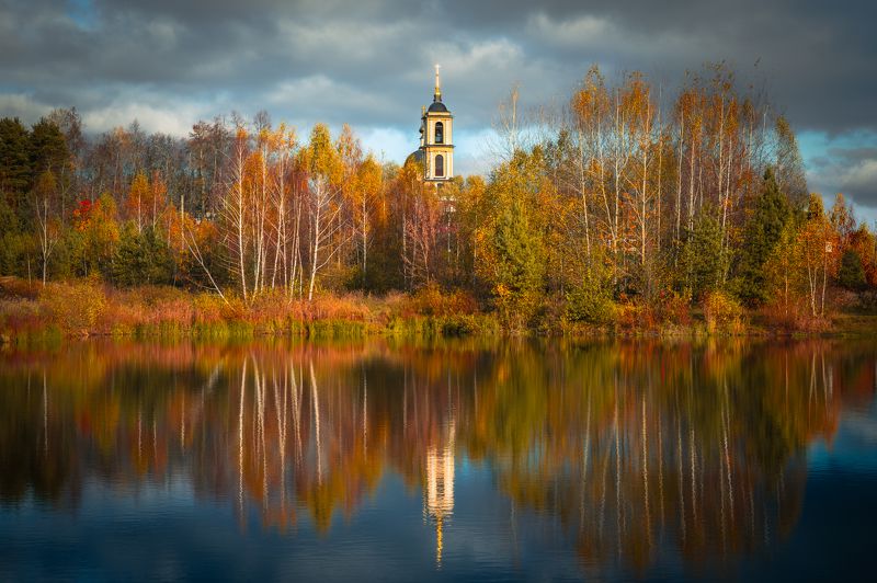 осень, отражение, пруд, храм, деревня, воскресенье, владимирская область, закат, вечер, лес, россия Воскресный вечер фото превью
