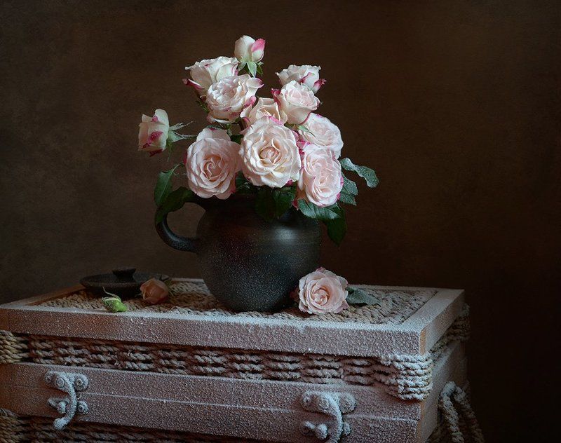 розы, натюрморт, праздник, букет, рождество, нежность, поздравление Рождество стучится в дом фото превью