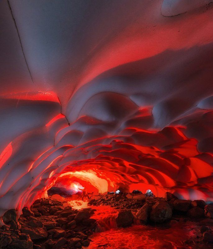 Камчатка, Мутновский вулкан, Снежные пещеры Подснежная Камчатка. фото превью