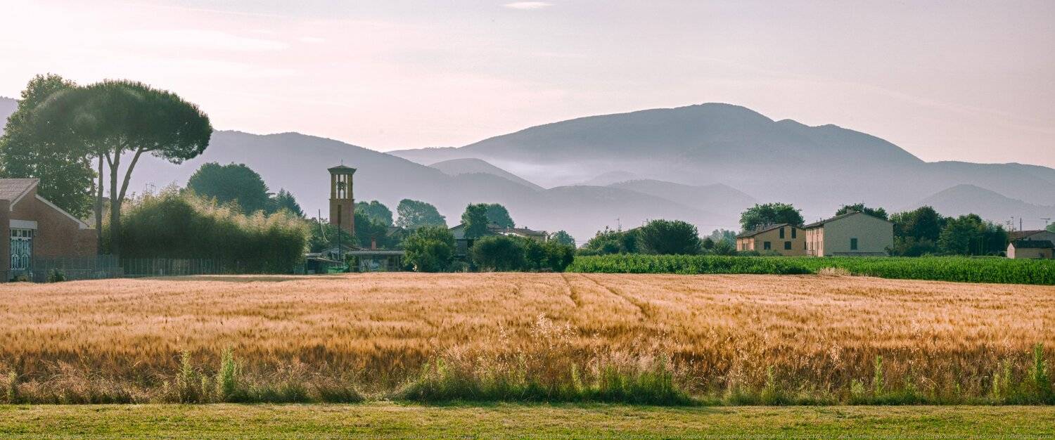 italy, bell tower, field, gauze, haze, morning, mountain, panorama, summer, village, италия, гора, деревня, дымка, колокольня, лето, мгла, панорама, поле, туман, утро, Максим Ковалёв