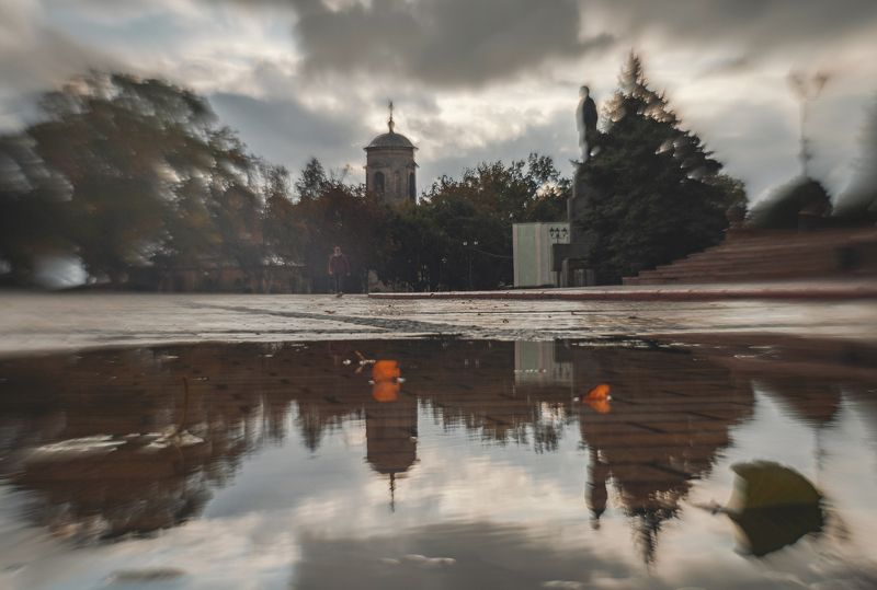 осень, дождливое, дождь, лужи, вода, атмосфера, отражения, лужи, город, уличная фотография, винтажная оптика, гелиос 44-2, эксперимент, модификация, керчь, крым, россия Сквозь осеннее пространство. фото превью