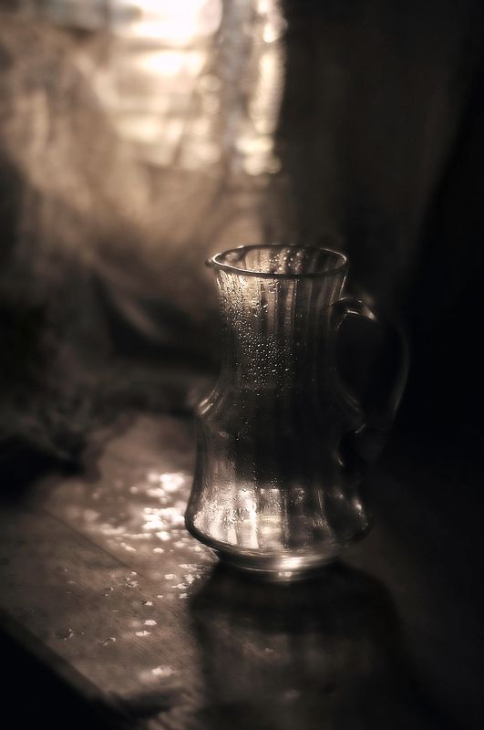 натюрморт, утро, кувшин, капли, рассвет Касанье утреннего света фото превью