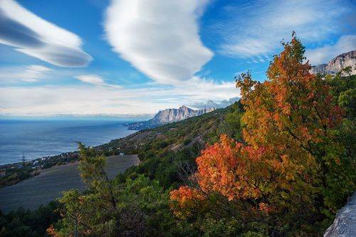 Autumn .Crimean mountains.