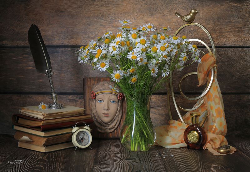 ромашки, панно, книги, перо, драпировка, флакон, будильник Немного грусти фото превью