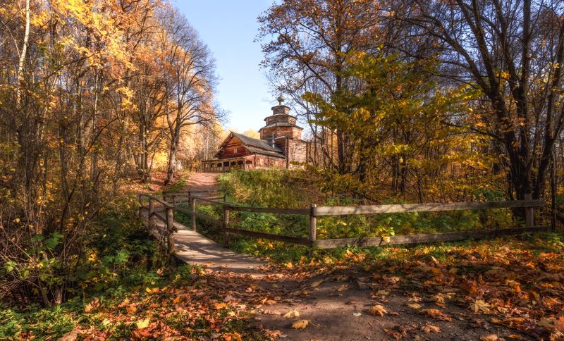 осень лес церковь Щелоковский хутор фото превью