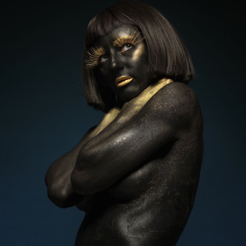 art, beautiful woman, beauty, black and gold, creative, dreaminess, eyelashes, eyes, female, femininity, grace, hair, hands, individuality, indoors, light, lips, looking, makeup, one person, portrait, pose, shadow, side view, studio shot, young woman Beyond the Lash Line фото превью