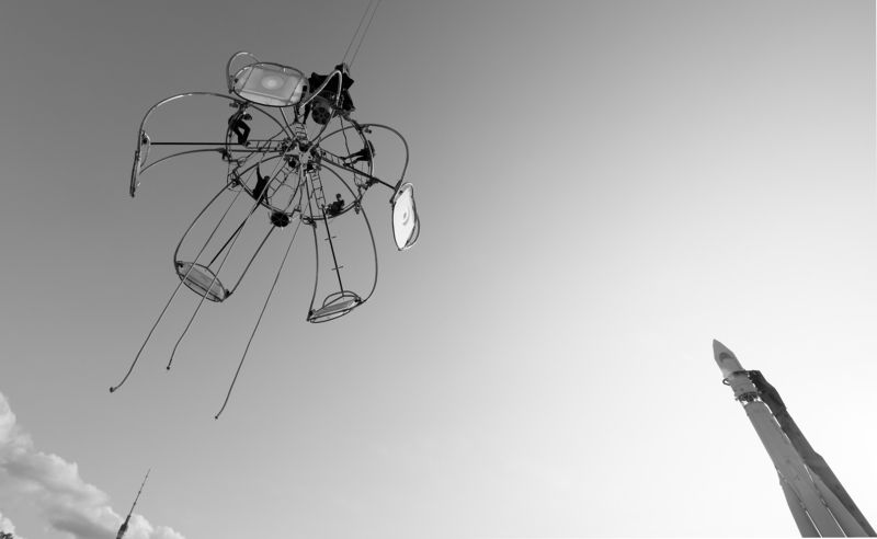 Останкинская башня, ракета, ВДНХ, акробаты, в воздухе, пять лепестков, Transe Express Новости пилотируемых полётов фото превью