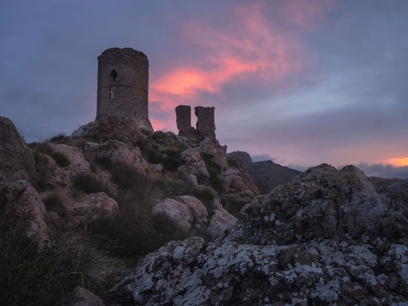 крым россия балаклава рассвет чембало крепость сумерки мыс  Генуэзская крепость Чембало. Балаклава. Крым. фото превью