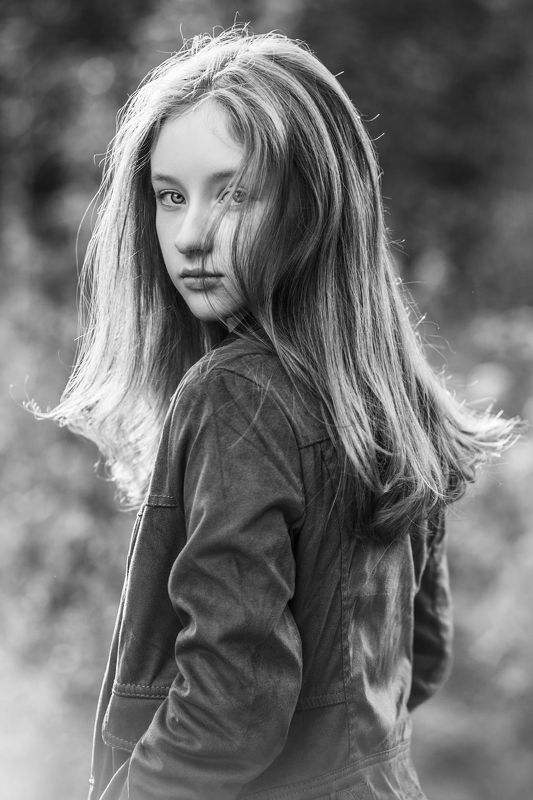 Она оглянулась посмотреть... фото превью