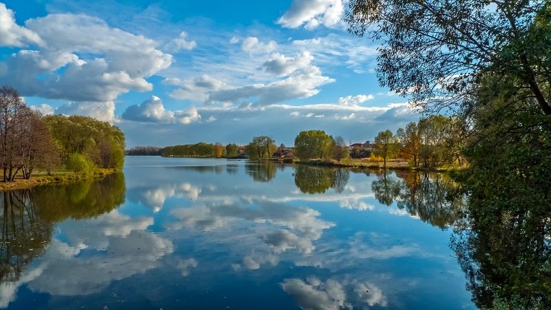 На осенней реке фото превью