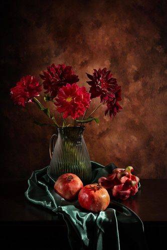 Натюрморт с георгинами.