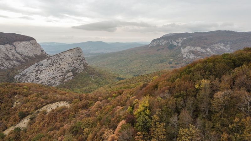 Крымские горы в осенних красках фото превью