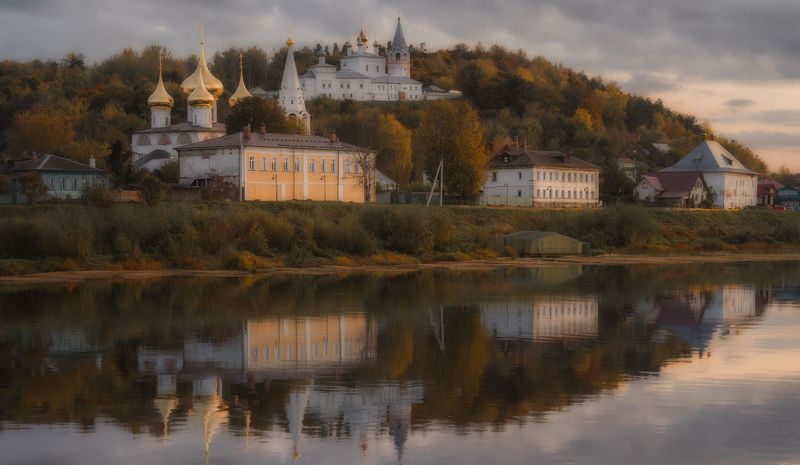 осень, вечер, город, река Гороховец на закате фото превью