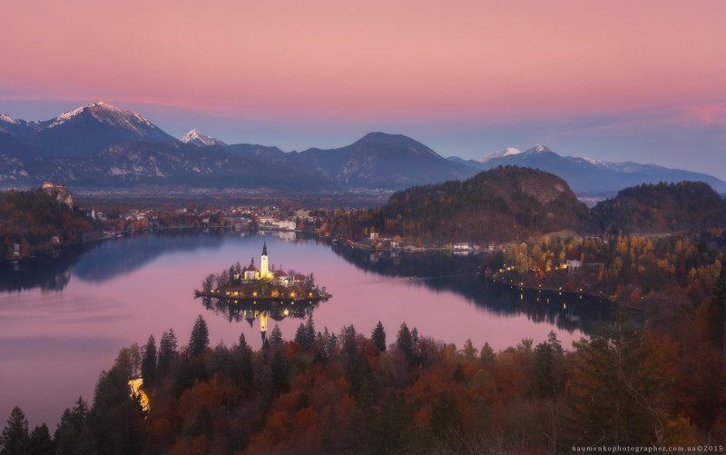 Словения. Закат на озере Блед. фото превью