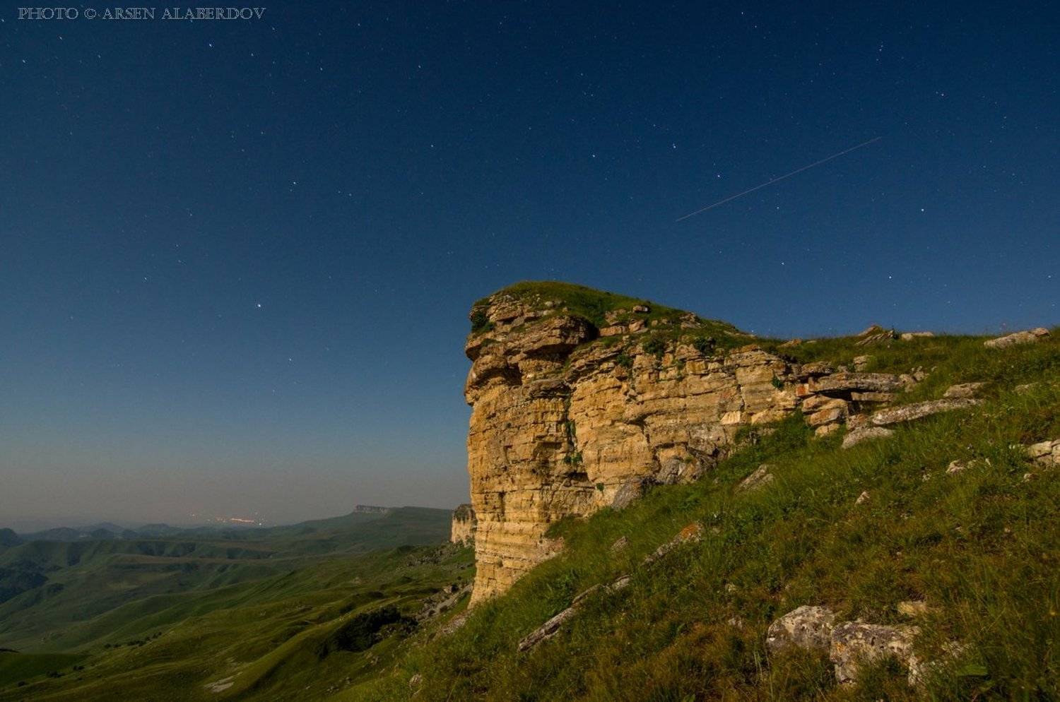 большая медведица, длинная выдержка, долина, звёздная ночь, звёзды, карачаево-черкесия, метеорит, ночная съёмка, ночное небо, ночной пейзаж, ночь, перевал, северный кавказ, сказка, созвездие, Арсен Алабердов