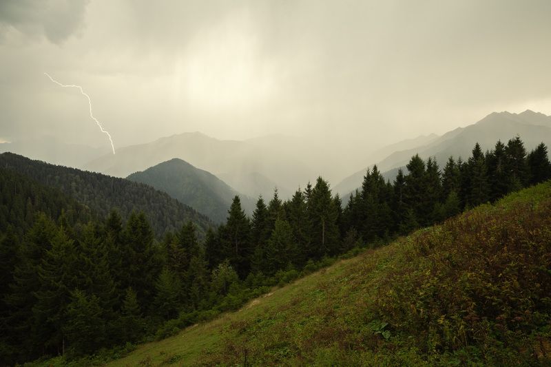 Гроза в горах фото превью