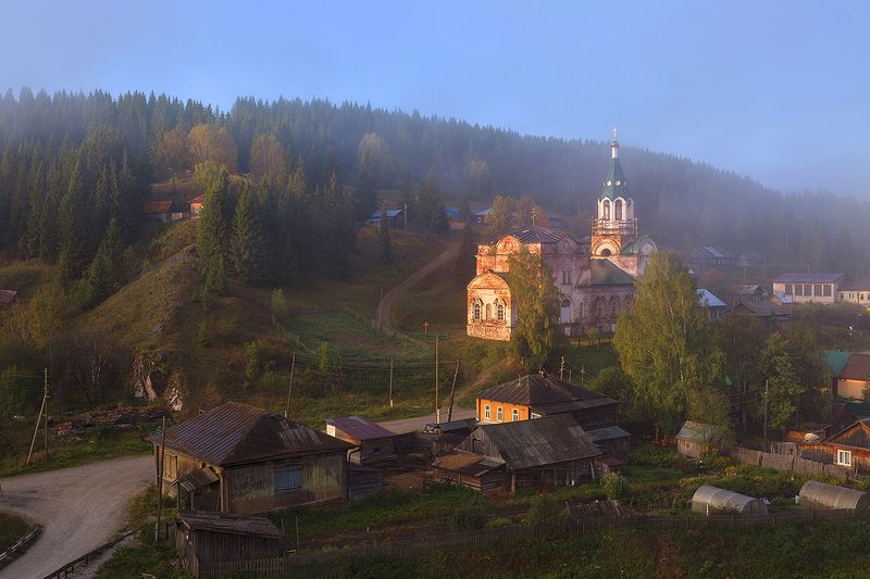 пейзаж, село, деревня, урал, горы, утро, туман, храм, старина, церковь, кын Туманное утро в Уральской глубинке фото превью