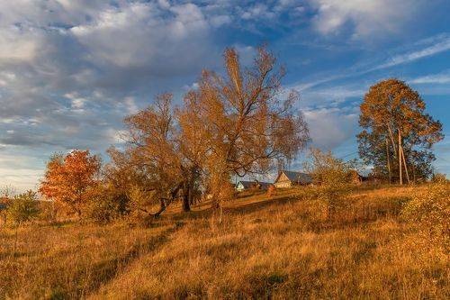 На пригорке осенью.