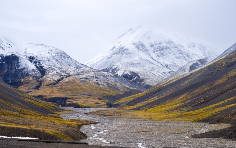 Якутия, Сунтар-Хаята, горы, река В долине реки Надежда фото превью