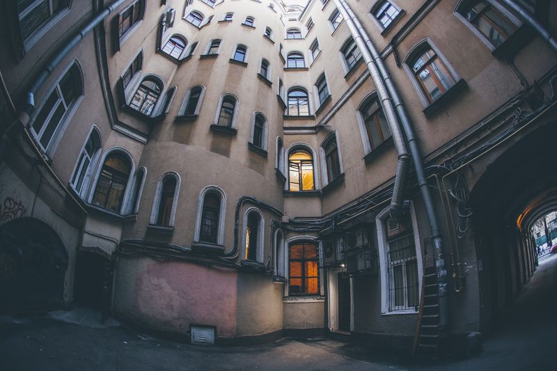 Дворик фото превью