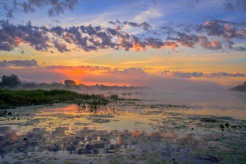 Рассвет на озере Исток.