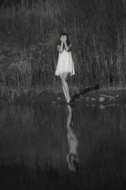 зеркало души, отражение, отражение в воде, женщина в воде Зеркало души фото превью