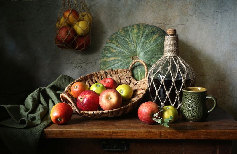 яблоки, тыква, бутылка Яблоки и тыква фото превью