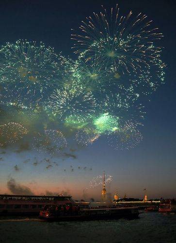 Салют в честь дня ВМФ