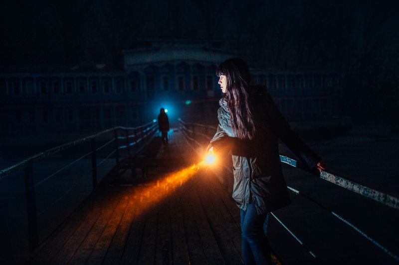 night, girl, dark, flashlight, blue, yellow, bridge, dock Horror  фото превью