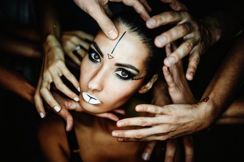 girl, hand, eyes, night you are not alone фото превью