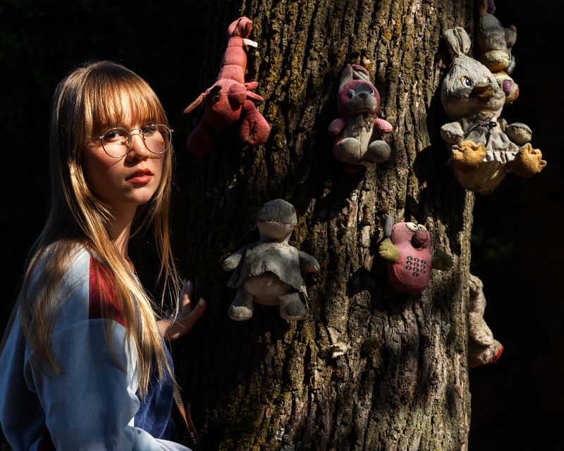 Смоленск, мягкая игрушка, дерево, портрет, девушка Духи смоленского двора фото превью