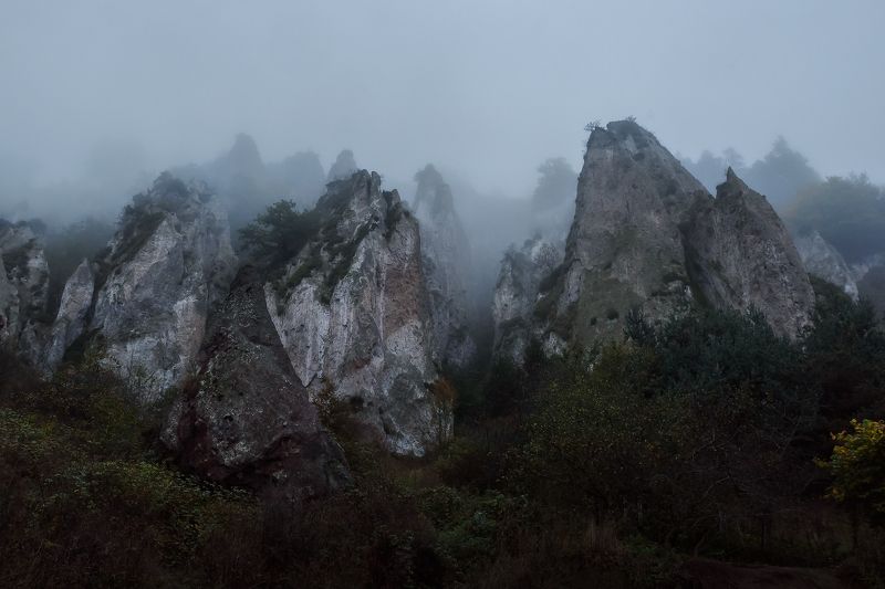 кавказ, горы, осень, армения, armenia, горис, туман, останцы Парящие скалы Гориса фото превью