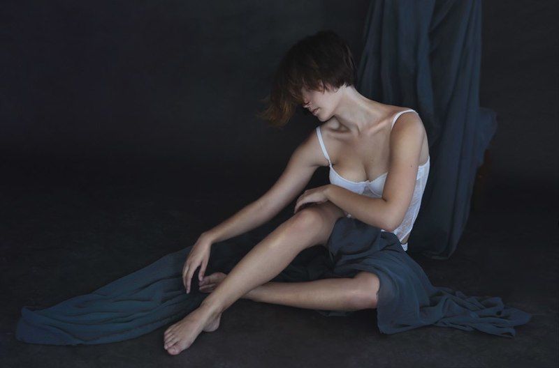 девушка, красивая, фигура, в комнате, портрет, цвет, свет, жанр, фотография Полина фото превью