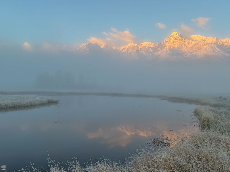 Рассвет в холодном тумане фото превью