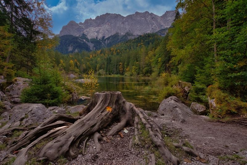 Маленькое альпийское озеро фото превью