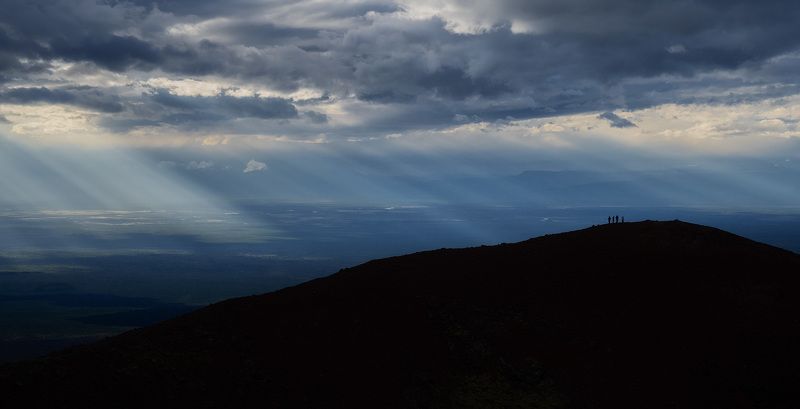 Солнце рвало тучи, а мы стояли и смотрели. Камачатка. фото превью
