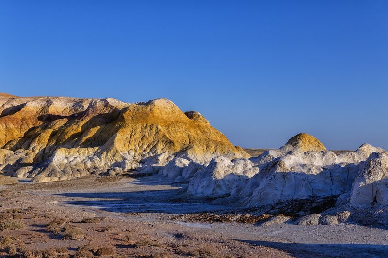 Пейзаж, Казахстан, пустыня, горы, меловые горы, небо, песок, глина, структура, рельеф, геология, мел, Улытау Акжар, Улытау фото превью