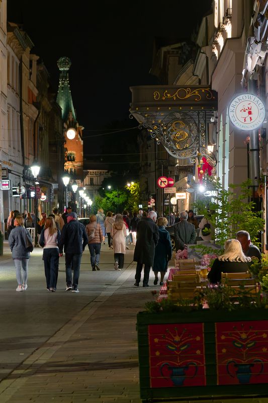krakow at night фото превью