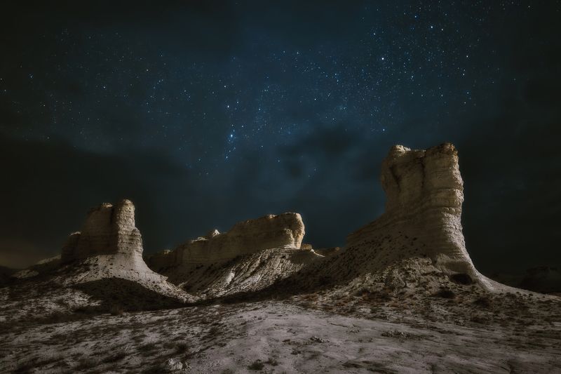 мангистау,мангышлак,казахстан,скалы,звёзды Ночные замки Аккегершин фото превью