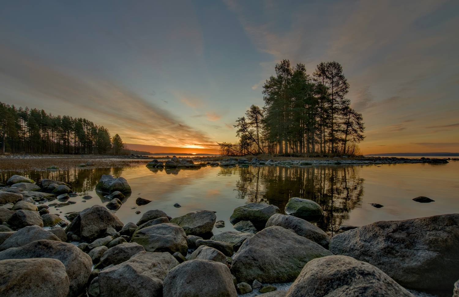 озеро вода рассвет дерево остров камни, Шишпанов Игорь
