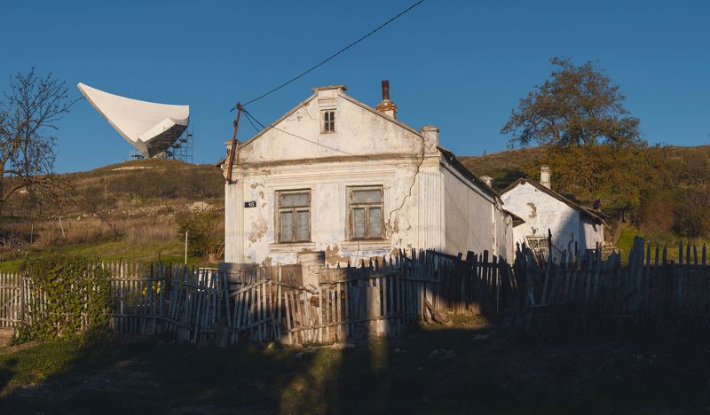 архитектура, город, монумент парус, дом, улица, прошлое, символы, память, величие, утро, осень, атмосферное, пейзаж, винтажная оптика, гелиос 44-2, пос. эльтиген, героевское, керчь, крым, россия Эльтиген. Символы. фото превью
