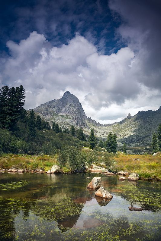 пейзаж, природа, горы, скалы, озеро, небо, облака, камни, ергаки Пик птица фото превью