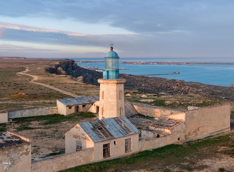 Верхний Тупкараганский Маяк, Каспийское море, Казахстан фото превью